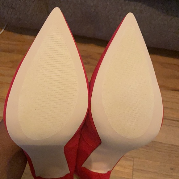 Red heels - Picture 3 of 3